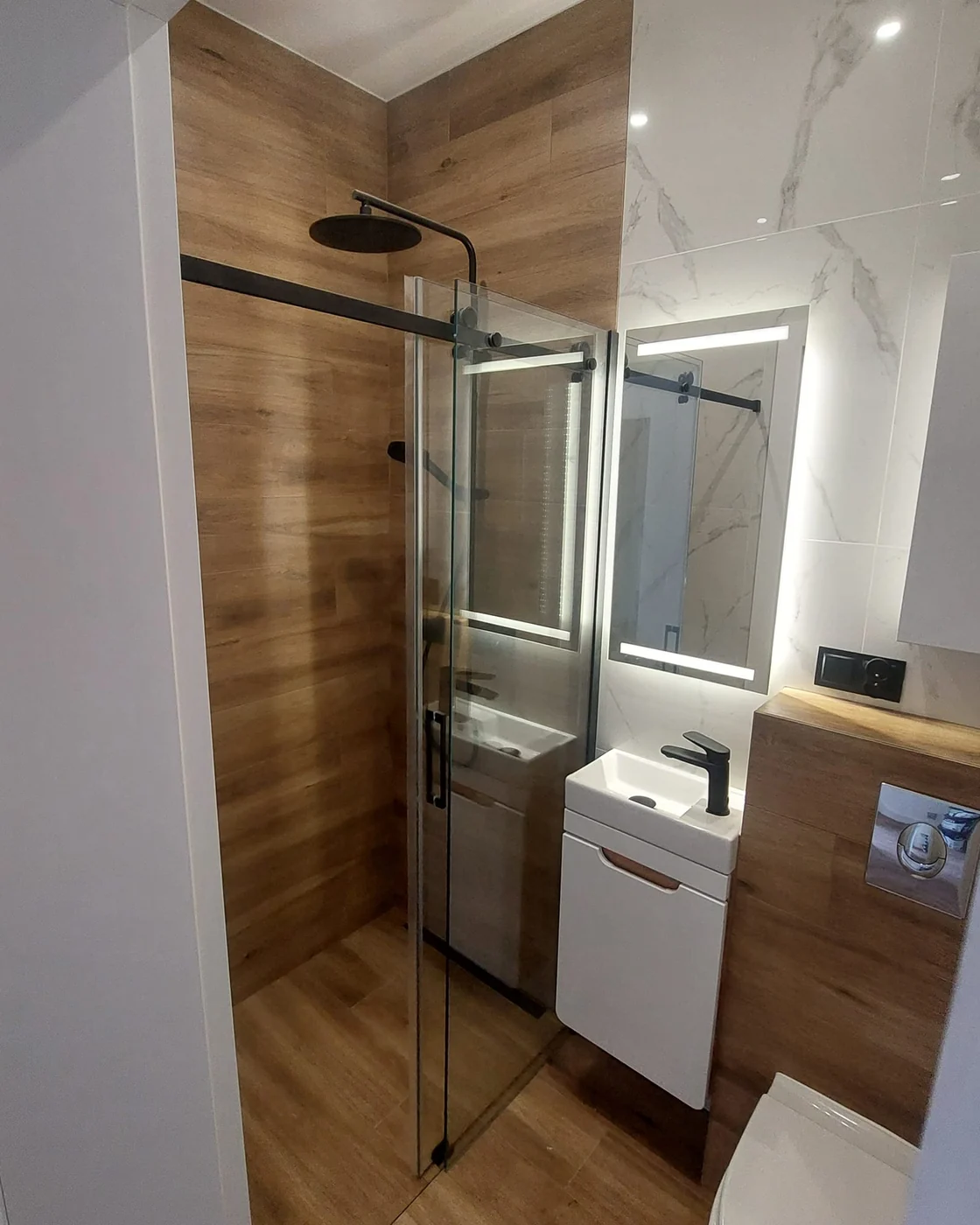 Strefa prysznica z lustrem LED